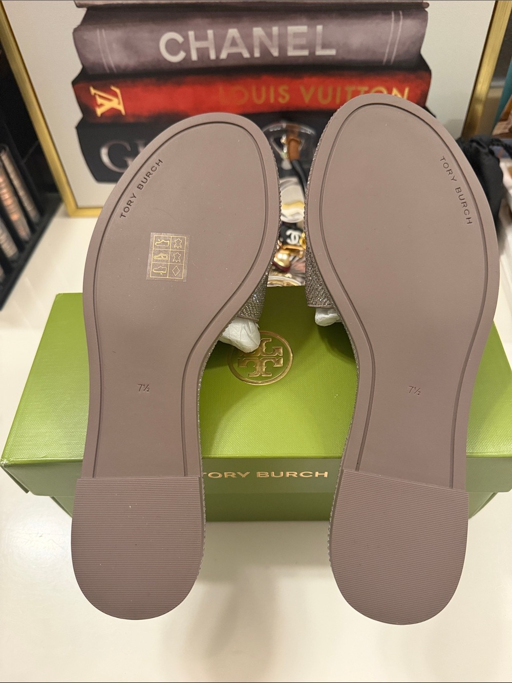 New Tory Burch Silver Metallic Logo Slide - Picture 4 of 10